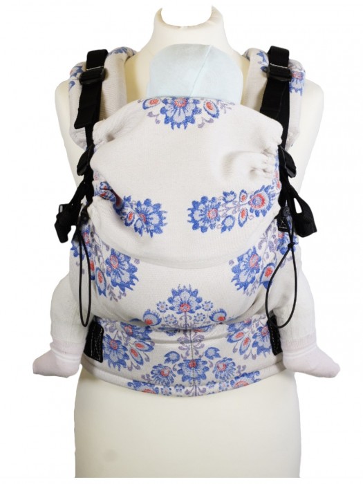 Nosidło ergonomiczne dla dziecka od 4 m. do 20 kg - motyw Kurpie Celeste widok z przodu
